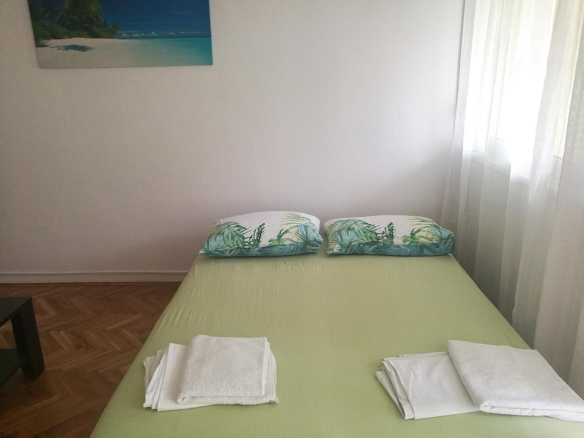 Pretty Big Double Bed Room With Balcony Split Ngoại thất bức ảnh