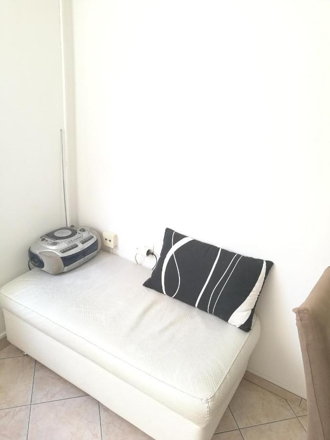 Pretty Big Double Bed Room With Balcony Split Ngoại thất bức ảnh