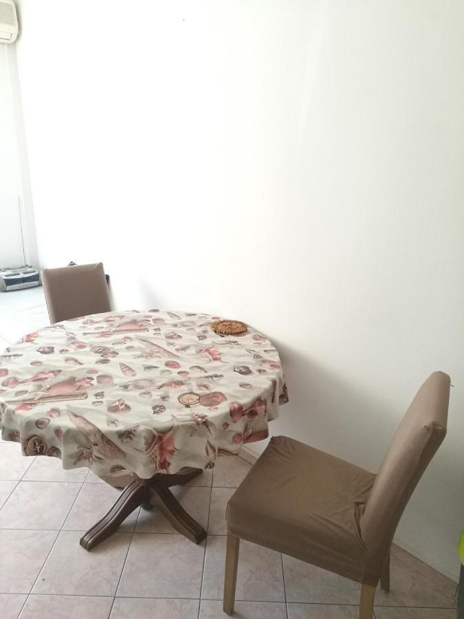 Pretty Big Double Bed Room With Balcony Split Ngoại thất bức ảnh